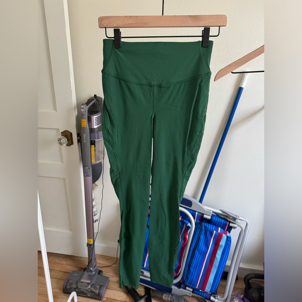 Lululemon green workout leggings! Like new. 25 inch